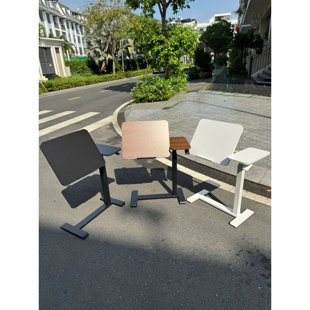 Bàn Laptop Nâng Hạ Chiều Cao thông minh. Có Bánh Xe Xoay 360 Độ. Mặt bàn có góc nghiêng. Thế hệ 2