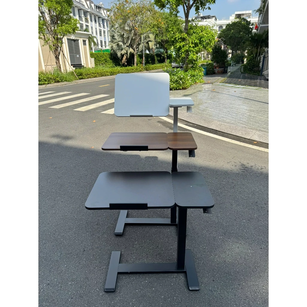 Bàn Laptop Nâng Hạ Chiều Cao thông minh. Có Bánh Xe Xoay 360 Độ. Mặt bàn có góc nghiêng. Thế hệ 2