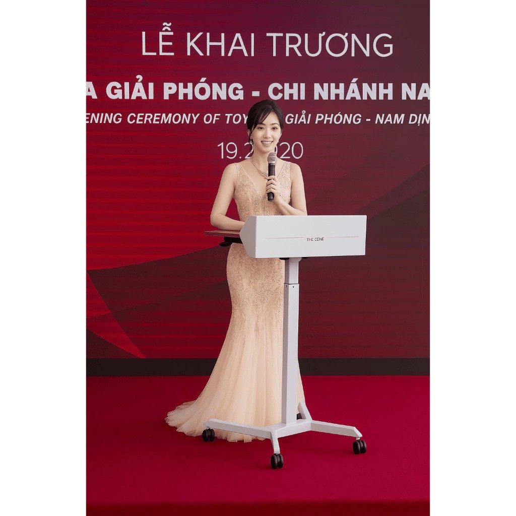 Bục phát biểu di động thông minh. Nâng hạ chiều cao thông minh, mặt bàn có góc nghiêng. Bánh xe có khóa cố định