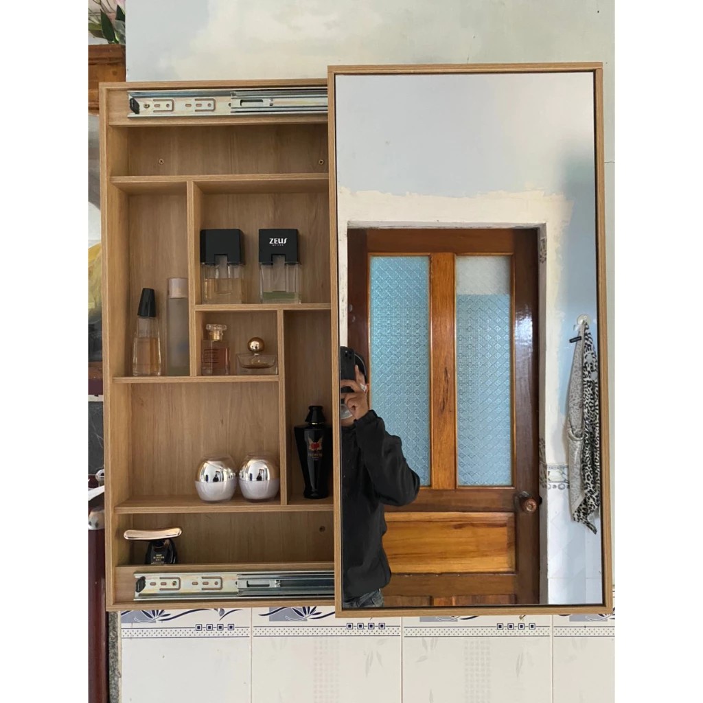 Kệ Treo Tường Kèm Gương Thông Minh Gỗ Chất Liệu Gỗ MDF Cao Cấp - chống ẩm